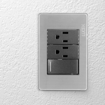 Placa 1 Apagador Sencillo 2 Contactos Lucek modelo BP20MA